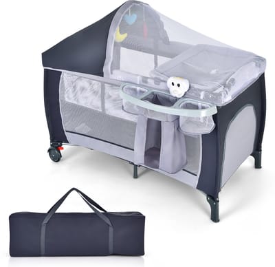 COSTWAY Campingbedje, 4 in 1 inklapbaar reisbed met commode, mobiel ledikanten baby met matras, speelboog, muziekdoos, klamboe, luier mandje en draagtas 60 x 120 (grijs)