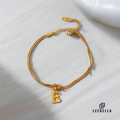 Leerella | E | Stijlvolle Letter Armband van Hoogwaardig RVS in Goudkleur met Initialen – Perfect voor Dames en Heren | Luxe Accessoire met Persoonlijke Touch Moederdag, Valentijnsdag en Verjaardag Cadeau 16+5cm