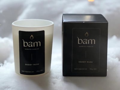 BAM Snowy Musk Mini Geurkaars – white Collection Small – 25 Branduren – 65 g – Zonnebloemwas – Vegan