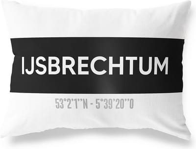 Tuinkussen IJSBRECHTUM - FRIESLAND met coördinaten - Buitenkussen - Bootkussen - Weerbestendig - Jouw Plaats - Studio216 - Modern - Zwart-Wit - 50x30cm