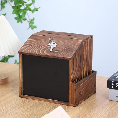 Vintage houten brievenbus met zwart bord voor stemmen, verkiezingen en inzamelacties - multifunctionele slotbox voor suggesties
