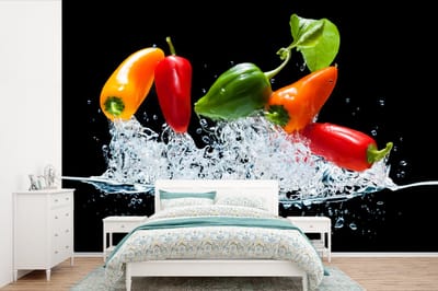 Behang - Fotobehang Pepers - Zwart - Groenten - Water - Blad - Breedte 420 cm x hoogte 280 cm
