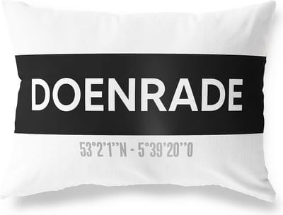 Tuinkussen DOENRADE - LIMBURG met coördinaten - Buitenkussen - Bootkussen - Weerbestendig - Jouw Plaats - Studio216 - Modern - Zwart-Wit - 50x30cm