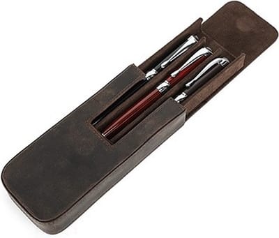 BUGOLINI Calamum – Leren Penhouder Met Magnetische Sluiting - Retro Pen Houder Geschikt Voor 3 Pennen - Echt Leder – Coffee