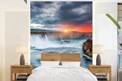 Behang - Fotobehang Waterval - Zonsondergang - Natuur - Water - Breedte 165 cm x hoogte 220 cm