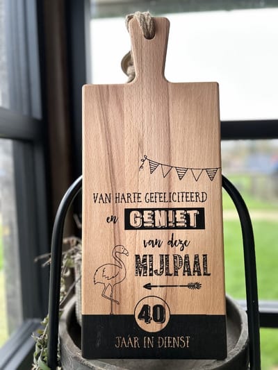 Creaties van Hier - Serveerplank - Jubileum - 40 jaar in dienst - Hout - 49 cm