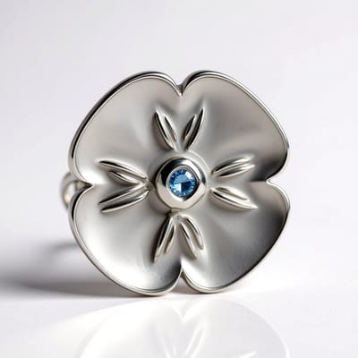 Cavill - Zilveren Aanhanger - 925 Sterling Zilver - Zwitsers-blauwe Topaas 0,04 ct - Elegante Bloemhanger - Rond Geslepen Edelsteen - 13,5 mm