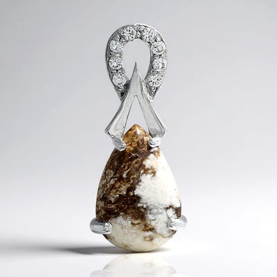Cavill - Zilveren hanger - 925 Sterling Zilver - 4,52 ct Magnesiet peervormig cabochon - 0,2 ct Witte Topaas pavé - Elegante sieraden