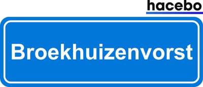 Hacebo - Plaatsnaam Sticker - 29x10 CM - Broekhuizenvorst sticker - Verkeersborden sticker - grappige cadeaus - Broekhuizenvorst