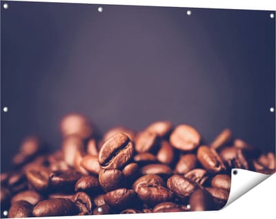 Gards Tuinposter Koffie Bonen op een Zwart Achtergrond - 120x80 cm - Tuindoek - Tuindecoratie - Wanddecoratie buiten - Tuinschilderij