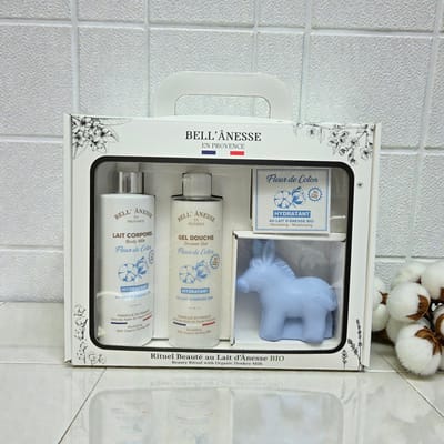 Cadeau pakket met douche gel, body milk en ezelzeepje met de geur van katoenbloesem