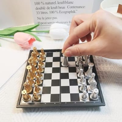 Draagbaar magnetisch schaakbord 13 x 13 cm - Opvouwbaar reisschaakbord voor kinderen en volwassenen