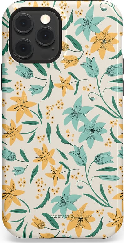 Casetastic Hoesje Geschikt voor Apple iPhone 12/12 Pro Magsafe - Stijlvolle Beschermende Duo-layer Case - Sereen in bloei
