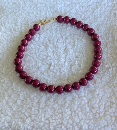 SWAN - halsketting - kralenketting - statement ketting - necklace - Pilion - grote kralen - acryl - 14mm - cherry rood - donker rood - big beads