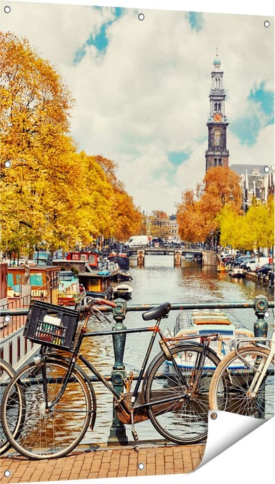 Gards Tuinposter Amsterdamse Brug bij een Brug met Fietsen - 80x120 cm - Tuindoek - Tuindecoratie - Wanddecoratie buiten - Tuinschilderij