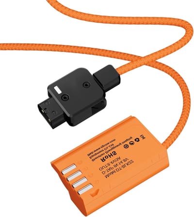 Valse Batterij Converter - D Tap - Ononderbroken Stroom - Draaibare Aansluiting - 8.4V 3A - Zwart