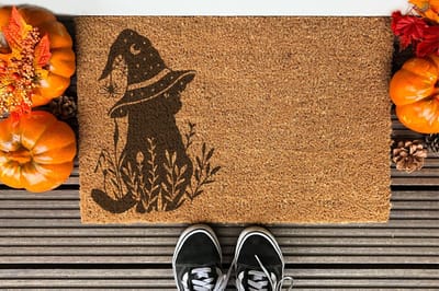 Witchy Cat Halloween | 90x60 cm | Nieuwe huis cadeau | Ingangsmat | Deurmat met stijl | Verhuizing cadeau | Praktisch & trendy | Perfect voor binnenkomst | Cadeau voor nieuwe woning