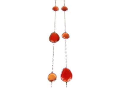 Lange zilveren collier halsketting Model Magic Colors gezet met oranje stenen