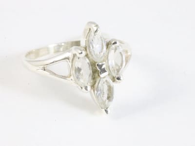 Fijne zilveren ring met bergkristal - maat 16