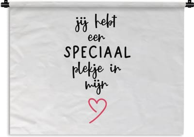 Wandkleed - Wanddoek - Quotes - Stel - Romantisch - Jij hebt een speciaal plekje in mijn hart - Spreuken - 120x90 cm - Wandtapijt