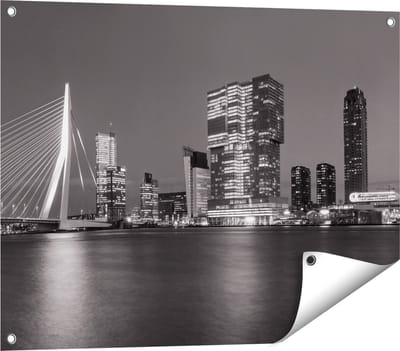 Gards Tuinposter Rotterdamse Skyline - Zwart Wit - 80x60 cm - Tuindoek - Tuindecoratie - Wanddecoratie buiten - Tuinschilderij