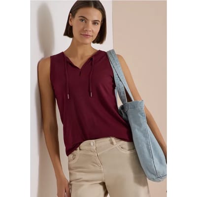 Top met split in de hals en bandjes