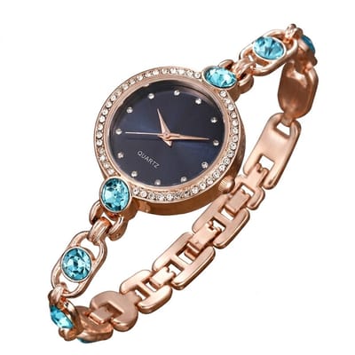 Blauw goudkleurig analoog horloge dames – rond uurwerk met kristal accenten – smalle polsband met blauwe stenen – quartz horloge