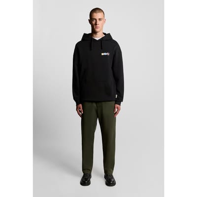 Lyle & Scott Paper Letters Graphic Hoodie Jet Black Maat: M | Hoodies Outlet | Heren | Zwart