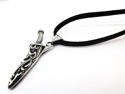 Stoer Heren roestvrij staal zeer gedetailleerd Viking dolk hanger met gratis leer platte ketting 50 cm.