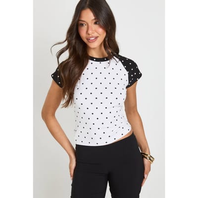 boohoo Dames Baby T-shirt Met Polkadots En Contrasterende Raglanmouwen | Wit | Maat: 34