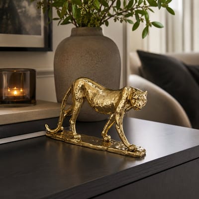 Zirkle Gouden Panter Beeld – Luxe Dierenbeeld Decoratie – Glanzend Goudkleurig Panterbeeld / Luipaard Beeldje – Modern Woonaccessoire voor Woonkamer, Dressoir, Kast, Hal, Kantoor & Etalage – Polyresin – 26x14x5 cm