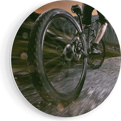 Artaza Forex Muurcirkel Moutainbike Fietser in de Bergen - 80x80 cm - Groot - Wandcirkel - Rond Schilderij - Wanddecoratie Cirkel