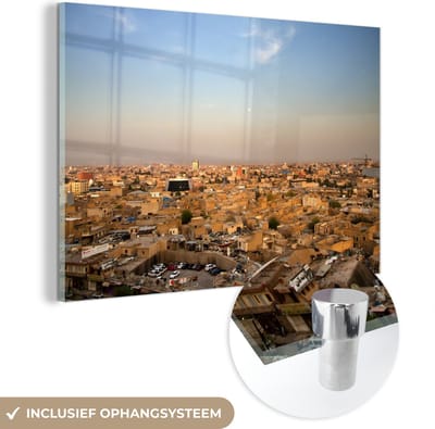 ® Glasschilderij 180x120 cm - Schilderij acrylglas - De skyline van Erbil in Iraaks-Koerdistan - Foto op glas - Muurdecoratie woonkamer - Wanddecoratie slaapkamer - Schilderijen