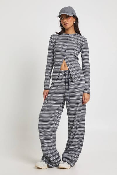 boohoo Dames Gestreepte Ribgebreide Doorknoopbare Lange Mouwen Top & Broek Coordinatenset | Marineblauw | Maat: 42