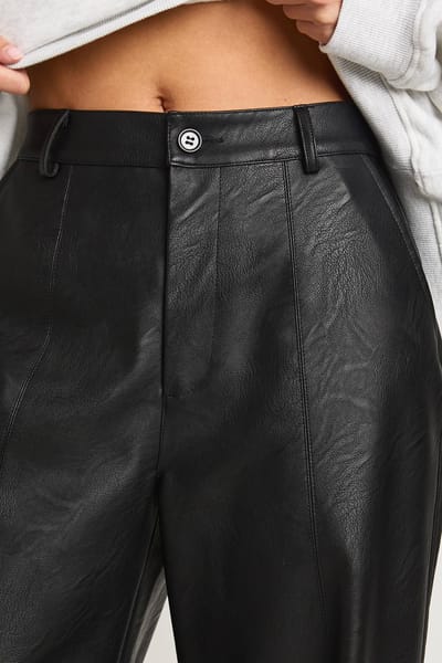 boohoo Dames Kunstleren naaddetail rechte pijpenbroek | Zwart | Maat: 36