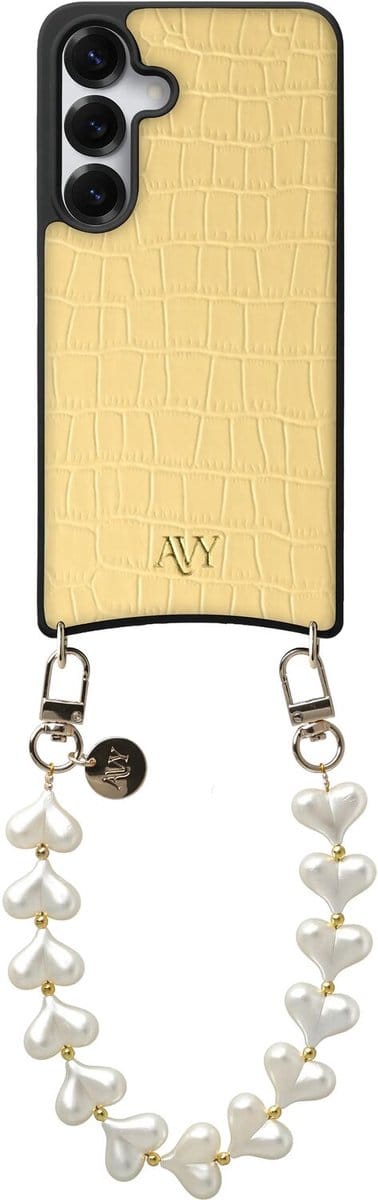 AVY Leren Hoesje Geschikt voor Samsung Galaxy S25 / S24 | Compatibel met MagSafe | Leather Case met Telefoonkoord | Polsband | Croco Geel | Cupid Pearl