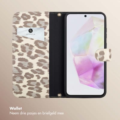 Selencia Hoesje - Geschikt voor Samsung Galaxy A35 - Sabi Bookcase met panterprint - Soft Ivory