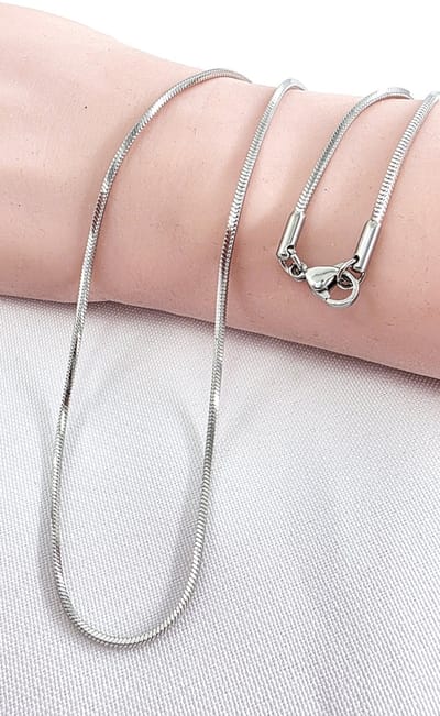Lili 41 - Halsketting - Collier - Stalen - Vierkante - Slangenketting - zilverkleur - L 45 cm - Br 2mm - prachtige te combineren met of zonder hanger - Vrouw.
