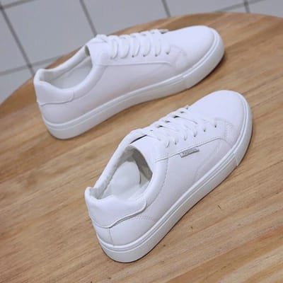 Gevulkaniseerde sneakers van wit leer, comfortabele sportschoenen voor de lente, casual schoenen, tennisschoolmode, 40 white