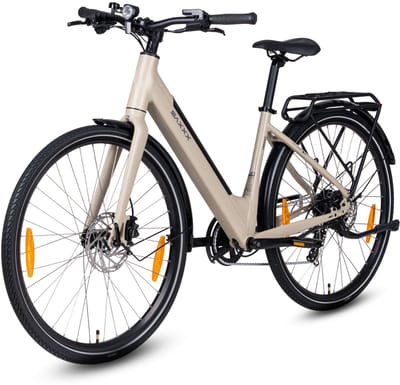 SAXXX Urbana elektrische stadsfiets – 28 inch – 250W achterwielmotor – 417Wh uitneembare lithiumaccu – tot 90 km actieradius – 95% voorgemonteerd – Shimano 7 versnellingen – TEKTRO hydraulische schijfremmen –lage instap aluminium frame –mat aardgeel