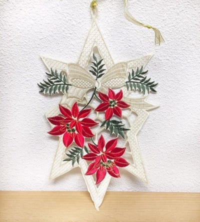 Kerst - hanger - drie rode kerstbloemen