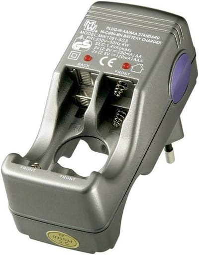 Compacte Batterijlader - Universele Lader - Batterijen Opladen - Ruimtebesparend Ontwerp - 4 Batterijen - Zilver