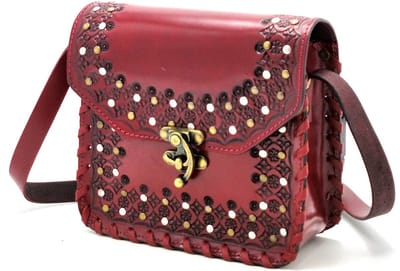 Boutique Trukado - Leren Zadeltas met Vintage Haakje en Studs rood - (bxhxd) ca. 20cm x 19cm x 8,5cm