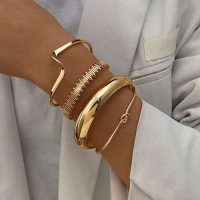 4-Delige Gouden Armbanden Set Dames – Verstelbare Bangle Armbanden – Trendy Statement Sieraden Set – Goudkleurige Cuff Armbanden voor alle gelegenheden