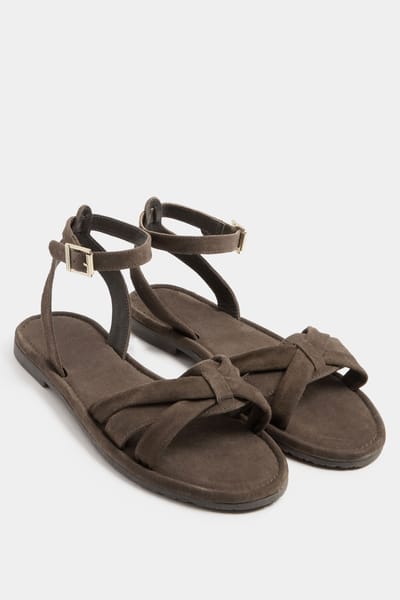 Yours Chocoladebruine Imitatiesuède Sandalen Met Gekruiste Bandjes In Extra Brede Eeepasvormsize 38EEE