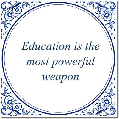 Tegeltje met hangertje - Education is the most powerful weapon