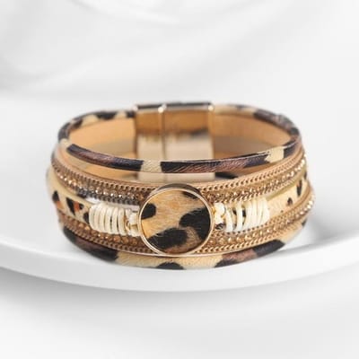 Quatre styles de bracelets à breloques léopard pour femmes, adolescentes, multicouches, large, imprimé guépard, bracelet en cuir, bijoux beige