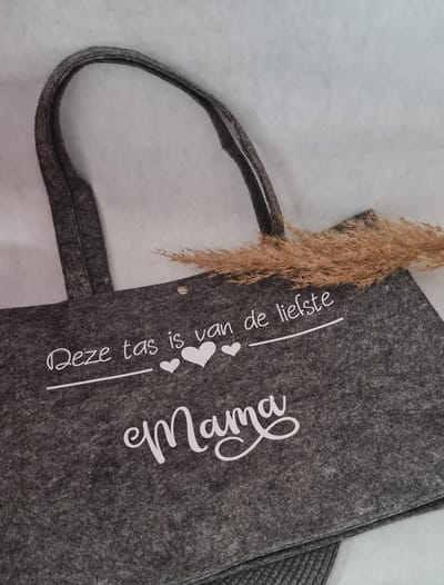 Mint11 - Vilten tas - Handtas liefste mama - Donkergrijs - Moederdag cadeau - cadeau voor haar - verjaardagscadeau - verjaardagskado - boodschappentas -