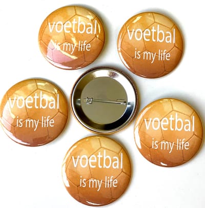 6 Buttons Voetbal is my Life met witte tekst op oranje voetbal - 0ranje versiering - WK - EK - button - oranje - nederlands elftal