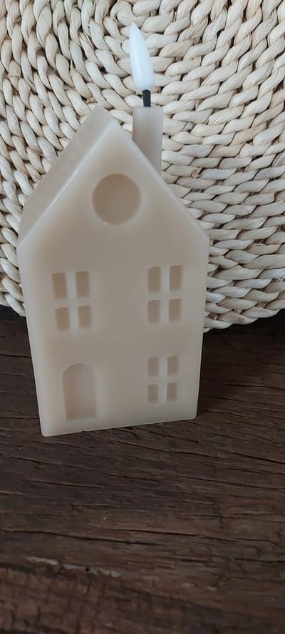 LED kaars huis M beige 6,5x7,5x16cm